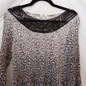 Nicola black and white crinkle top, size medium